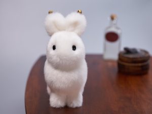 白いウサギのぬいぐるみ